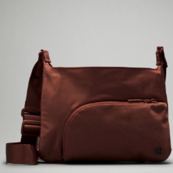 LULULEMON 2-in-1 Crossbody Yoga Mat Bag ANCIENT COPPER BROWN  3 L NWT - Picture 3 of 7